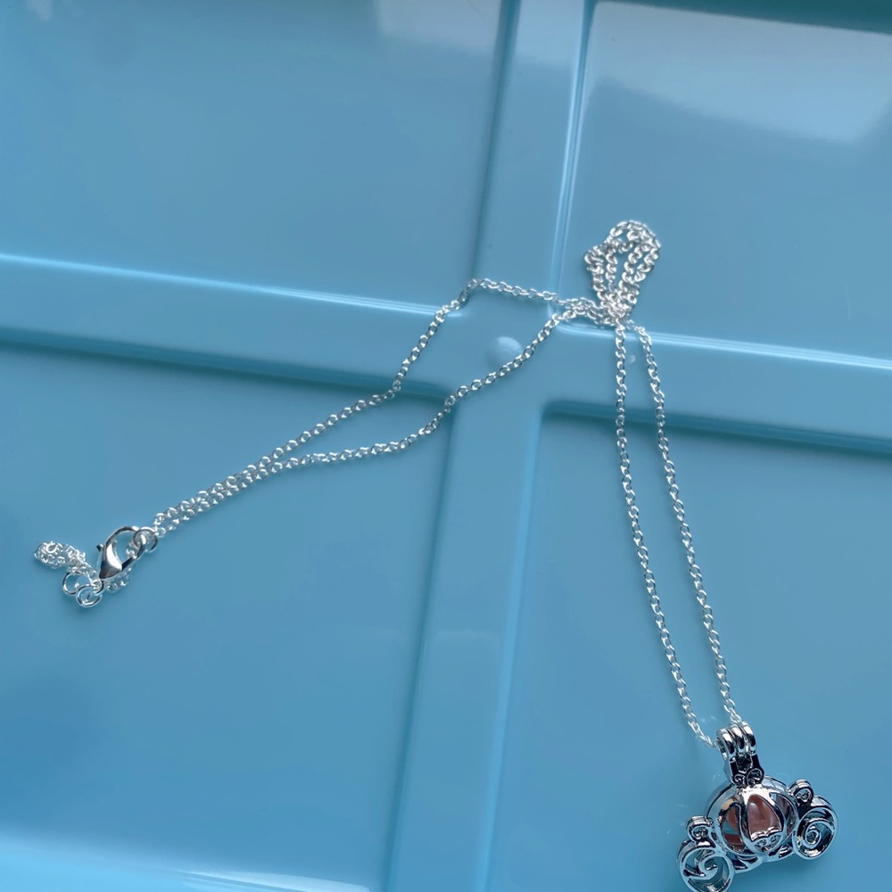 carriage necklace with saltwater pearl